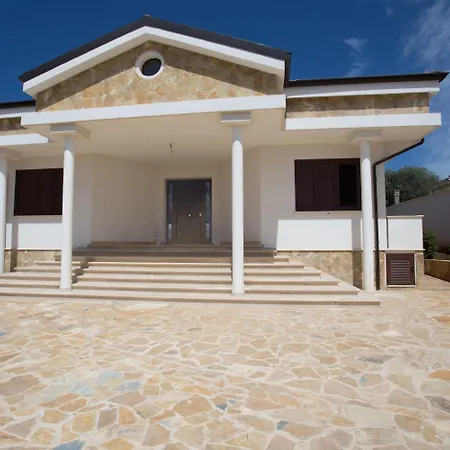 بيت ضيافة Cesaranum